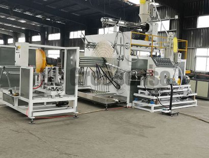 中空壁纏繞管設(shè)備